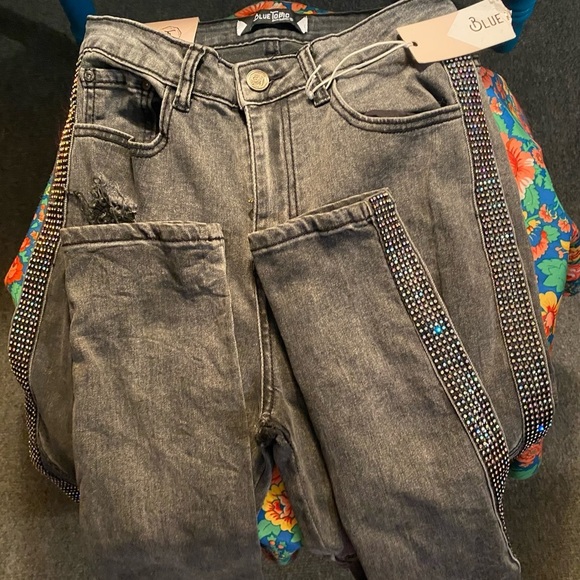 NWT Distressed/embellished jeans - Picture 2 of 5